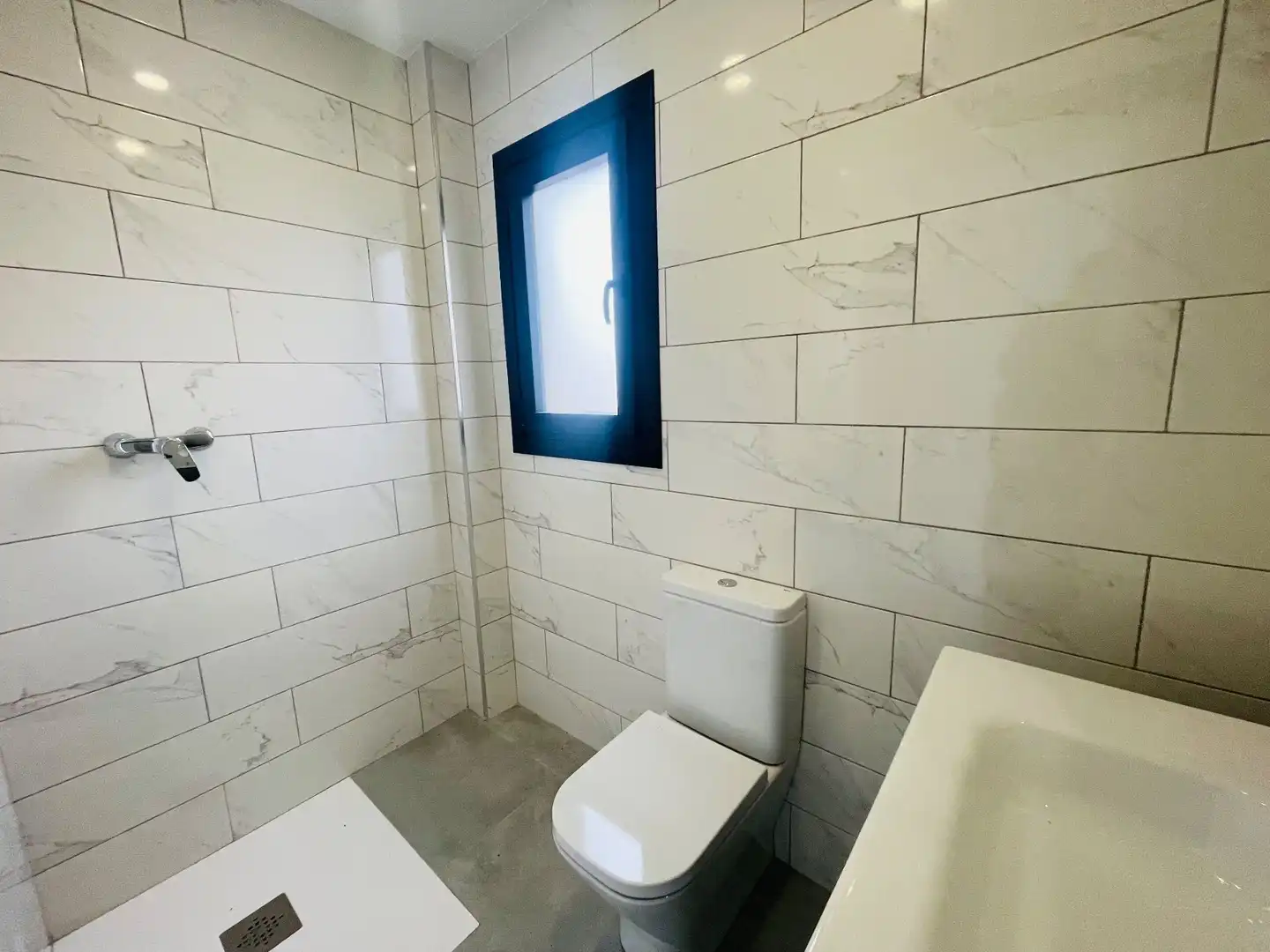 Badezimmer von Maisonette zum Verkauf in Roses mit Klimaanlage, Heizung und Terrasse