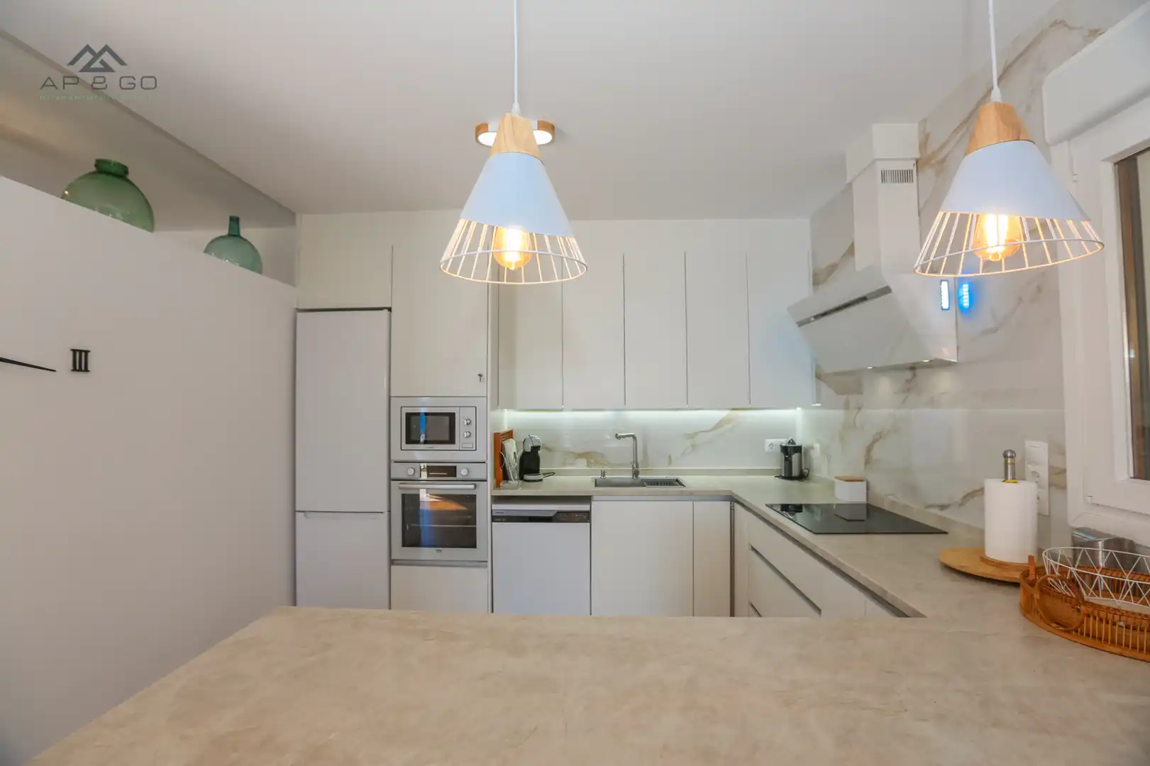 Cuina de Casa o xalet de lloguer en Almuñécar amb Aire condicionat, Jardí privat i Terrassa