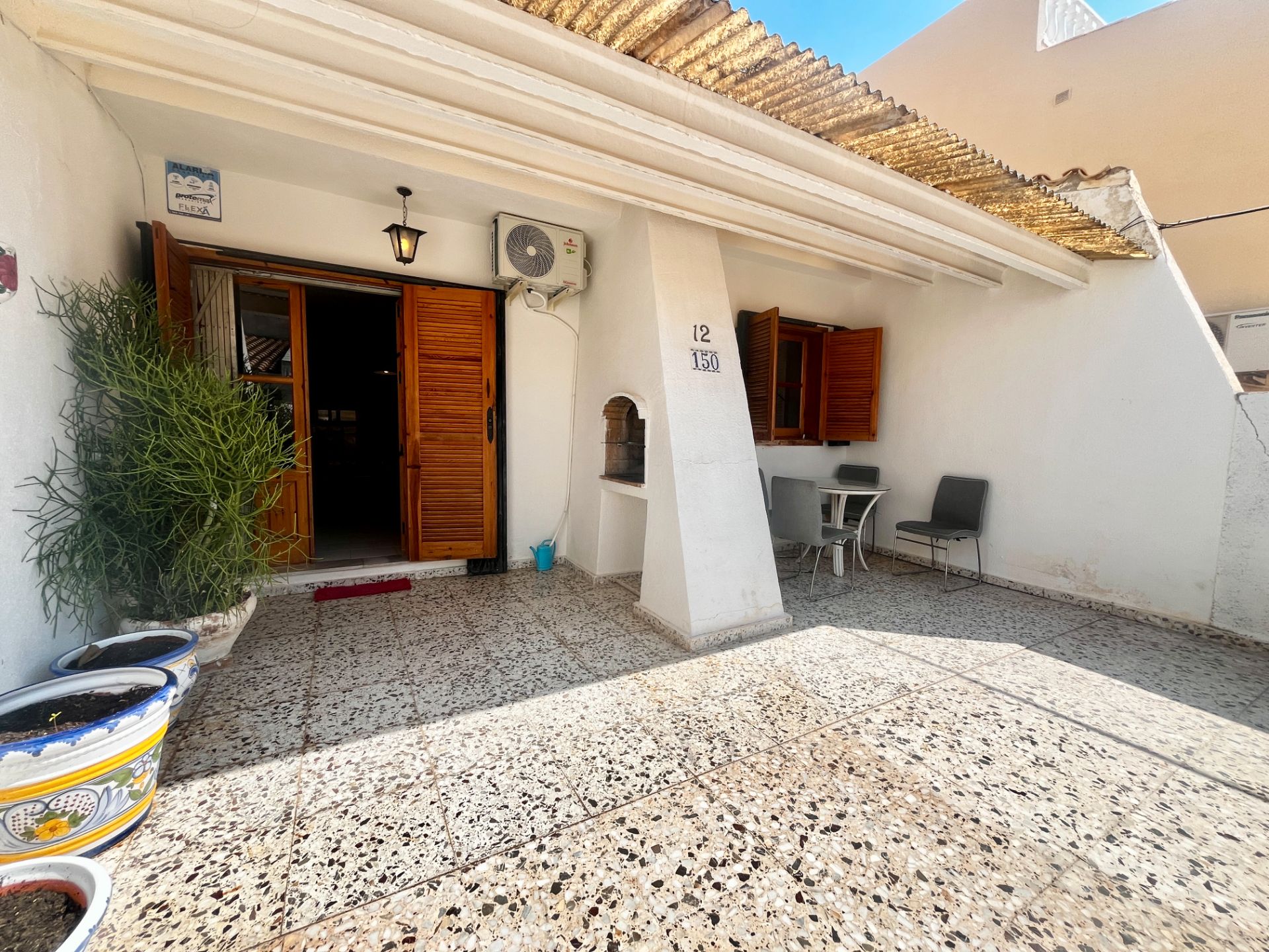Exterior view of Single-family semi-detached for sale in Orihuela  with Air Conditioner, Terrace and Furnished