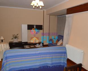 Living room of Flat for sale in Ourense Capital   with Heating, Parquet flooring and Furnished