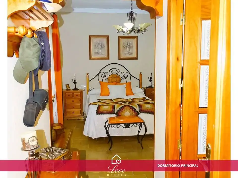 Bedroom of Houses for sale in Chiclana de la Frontera  with Air Conditioner, Heating and Private garden