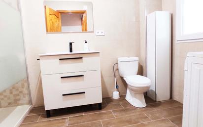 Bathroom of Flat to rent in  Granada Capital  with Air Conditioner and Balcony