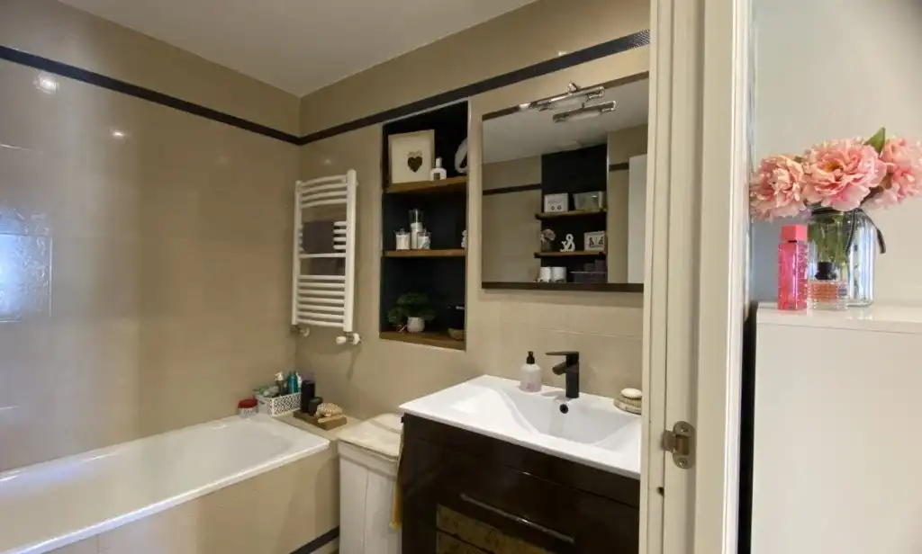 Bathroom of Flat for sale in Leganés  with Air Conditioner, Heating and Terrace