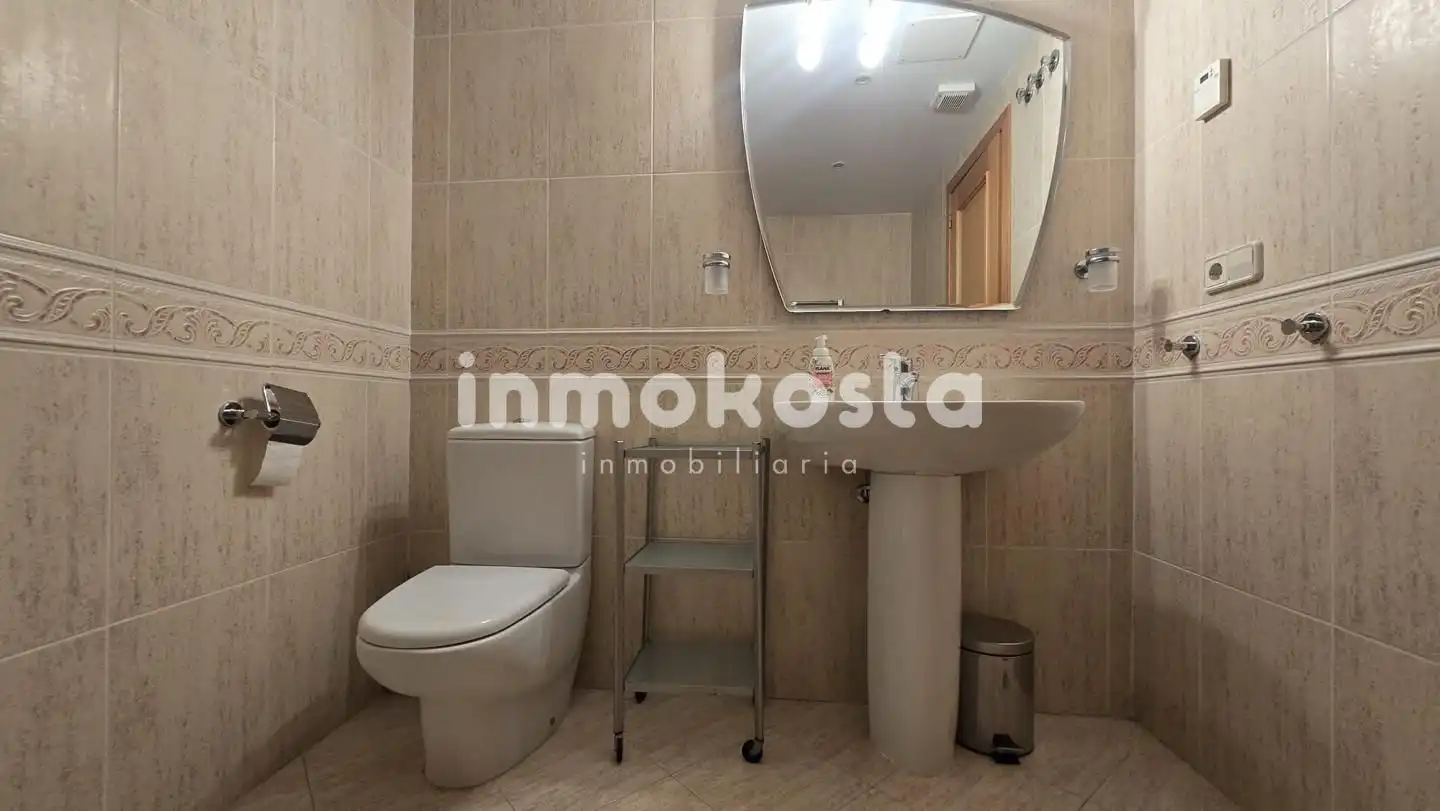Bathroom of Flat for rent in L'Alfàs del Pi  with Air Conditioner, Terrace and Furnished