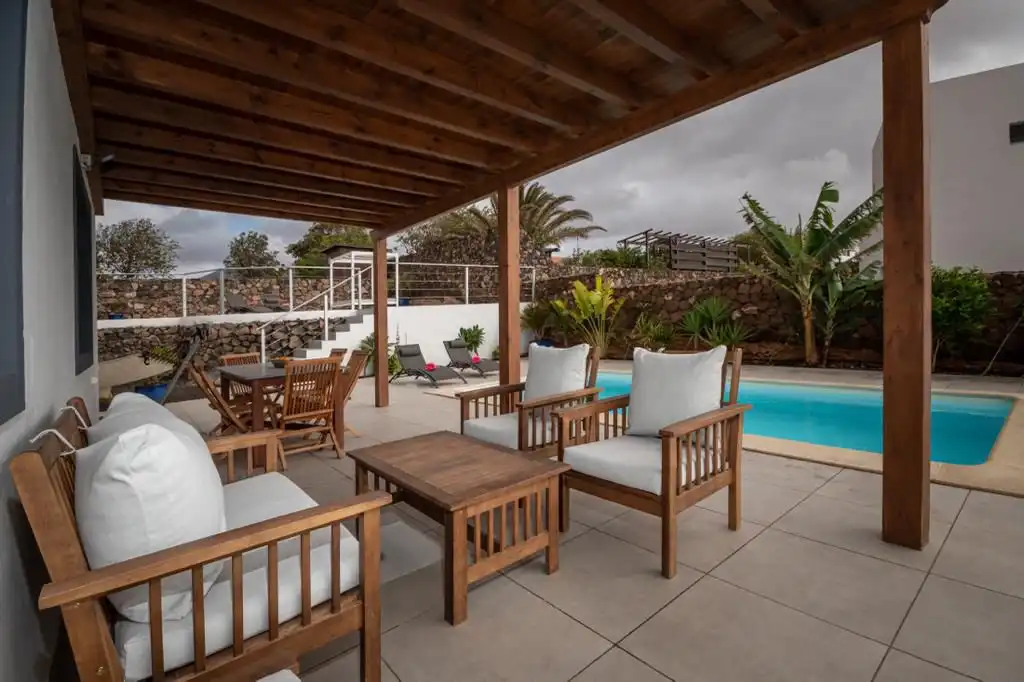 Terrassa de Casa o xalet en venda en La Oliva amb Aire condicionat, Jardí privat i Terrassa