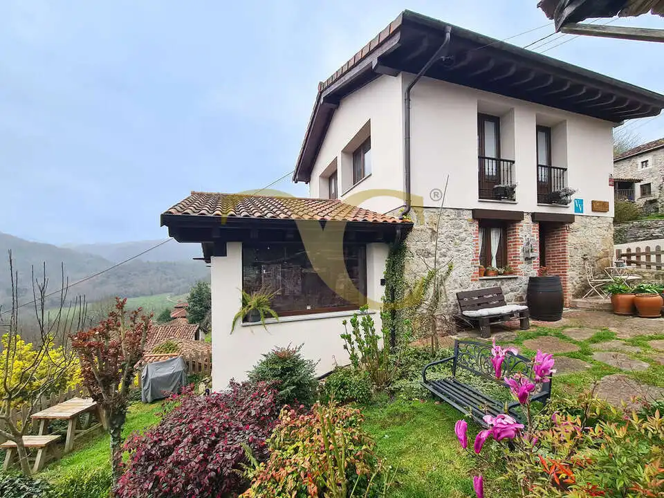 Vista exterior de Casa o xalet en venda en Cangas de Onís amb Calefacció, Jardí privat i Terrassa