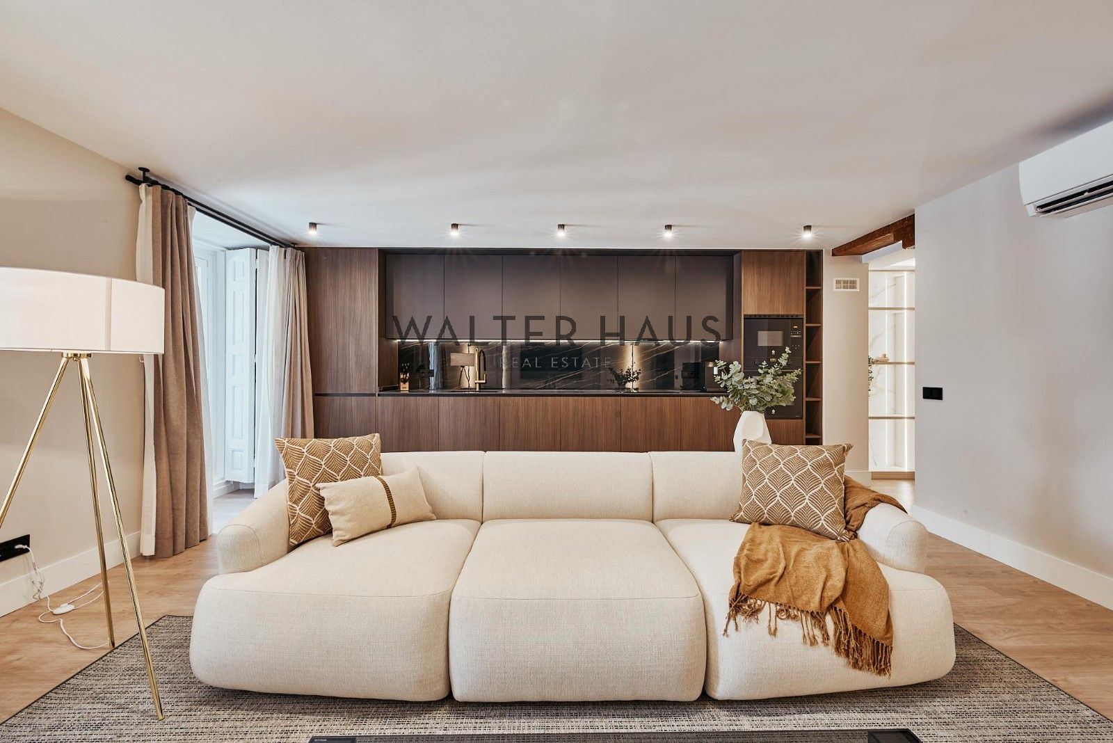Living room of Flat for sale in  Madrid Capital  with Air Conditioner, Heating and Furnished
