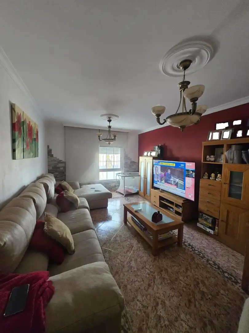 Sala d'estar de Casa adosada en venda en El Ejido amb Aire condicionat, Terrassa i Piscina