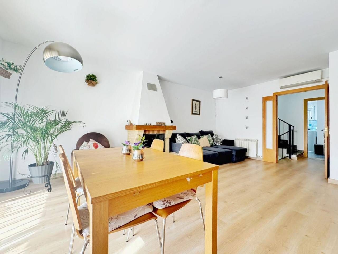 Living room of Single-family semi-detached for sale in Castellbisbal  with Air Conditioner, Heating and Parquet flooring