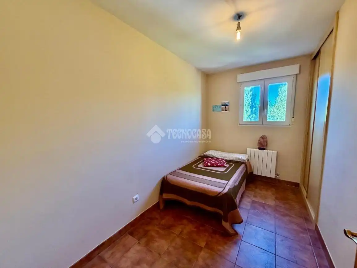 Habitación de Casa adosada en venta en Fuensaldaña con Aire acondicionado y Alarma