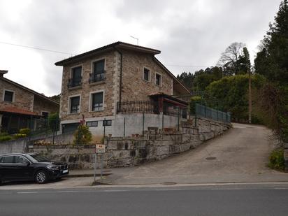 Vista exterior de Casa o xalet en venda en Betanzos amb Calefacció, Jardí privat i Parquet