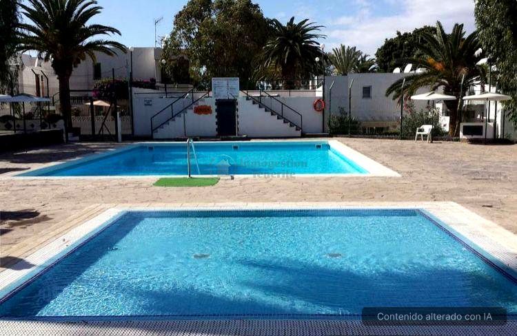 Swimming pool of Study to rent in Arona  with Air Conditioner and Furnished