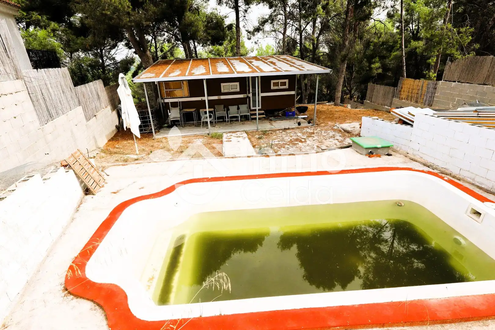 Schwimmbecken von Haus oder Chalet zum Verkauf in Chiva mit Klimaanlage, Privatgarten und Schwimmbad