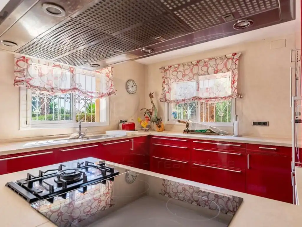 Cuina de Casa o xalet en venda en Tarragona amb Aire condicionat, Jardí privat i Terrassa