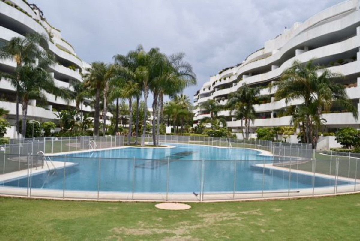 Swimming pool of Planta baja for sale in Marbella  with Air Conditioner, Terrace and Swimming Pool