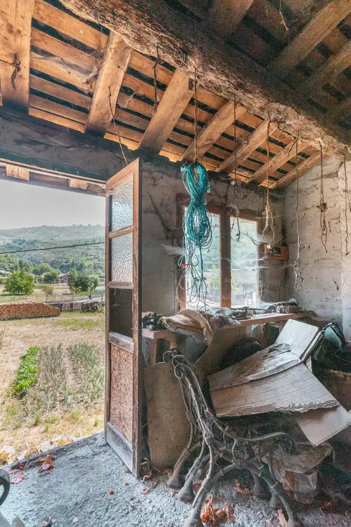 Dormitori de Casa o xalet en venda en Sobrescobio amb Balcó