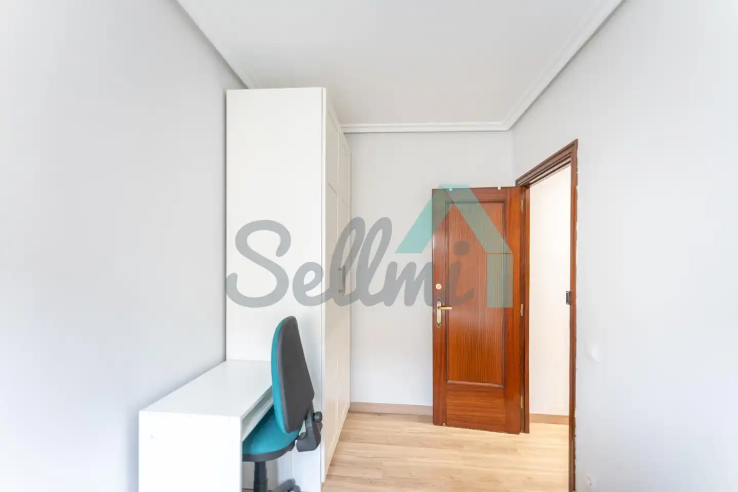 Piso de alquiler en Oviedo  con Calefacción, Terraza y Amueblado