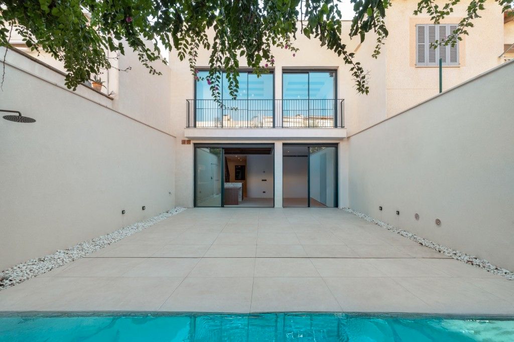 Piscina de Casa adosada en venda en  Palma de Mallorca amb Aire condicionat, Calefacció i Terrassa