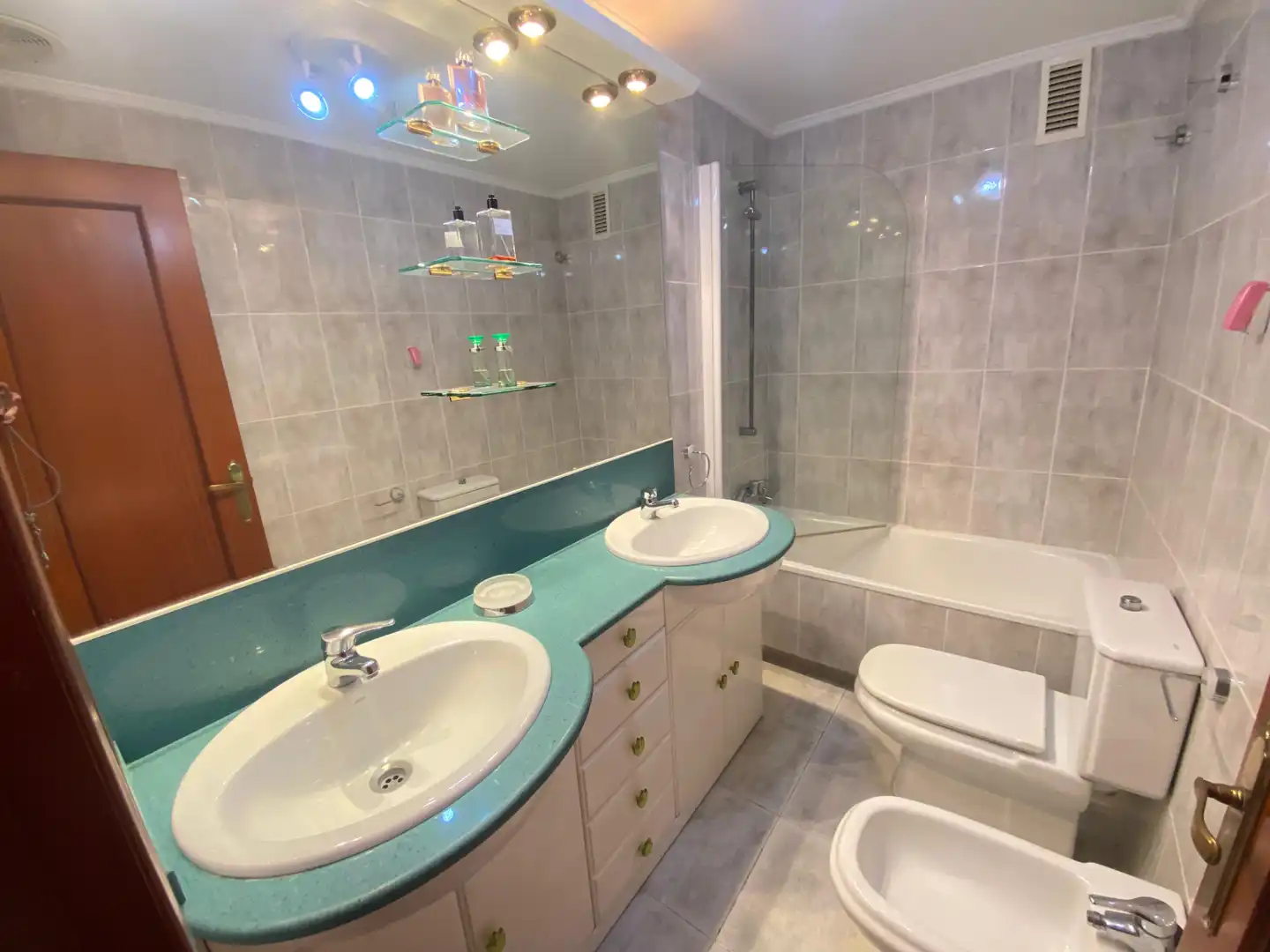 Baño de Piso en venta en Castro-Urdiales con Calefacción, Jardín privado y Parquet