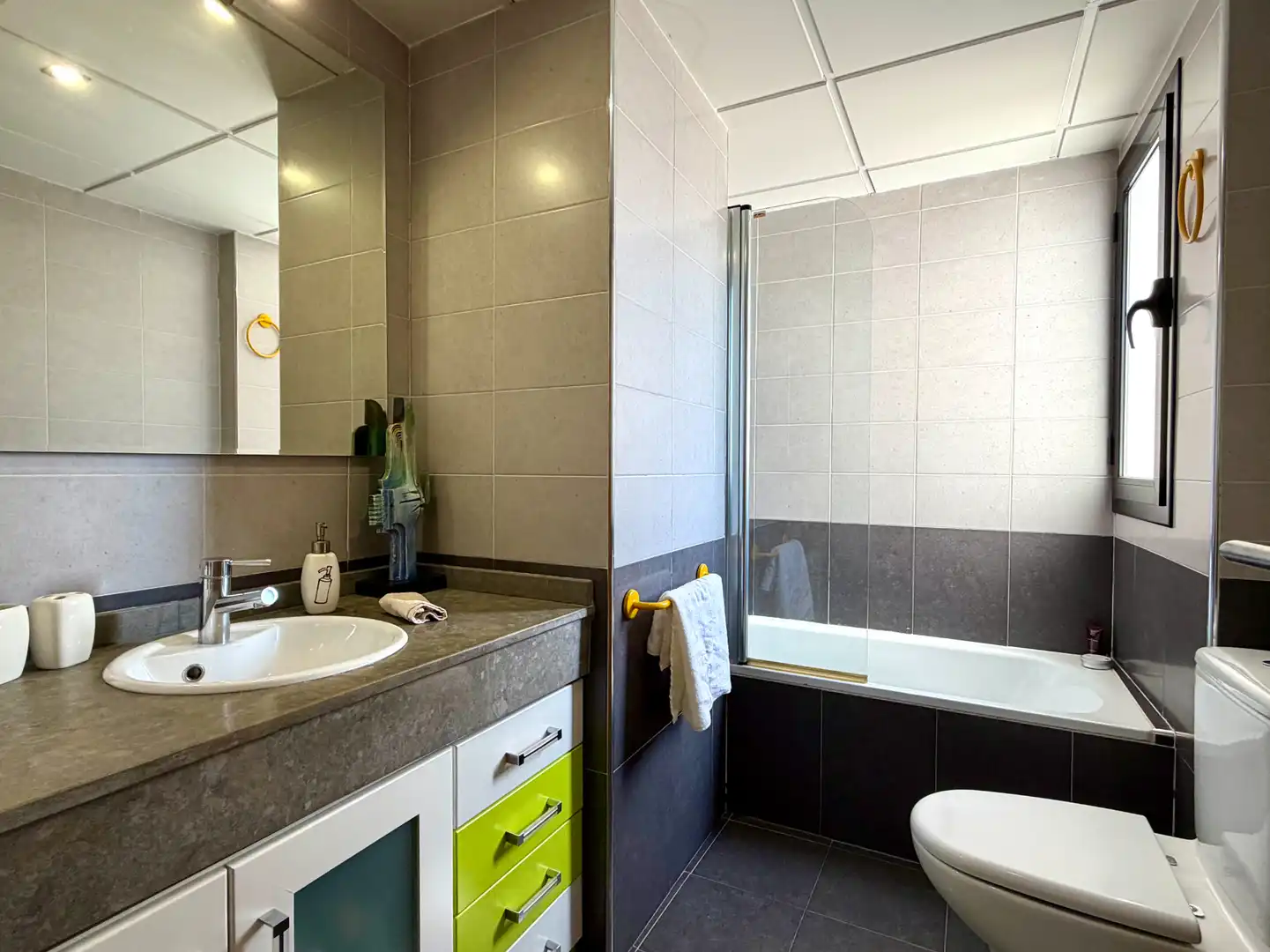 Baño de Casa o chalet en venta en Albolote con Aire acondicionado, Calefacción y Jardín privado