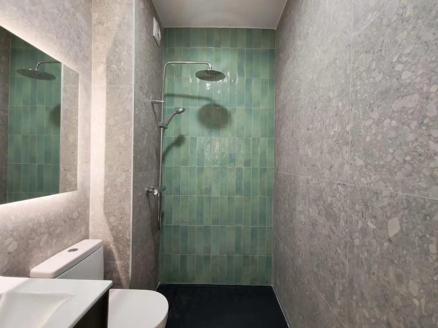 Badezimmer von Wohnungen zum Verkauf in L'Hospitalet de Llobregat mit Klimaanlage und Möbliert