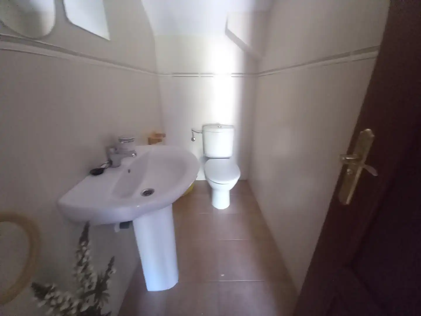 Badezimmer von Einfamilien-Reihenhaus zum Verkauf in Atajate mit Heizung und Abstellraum