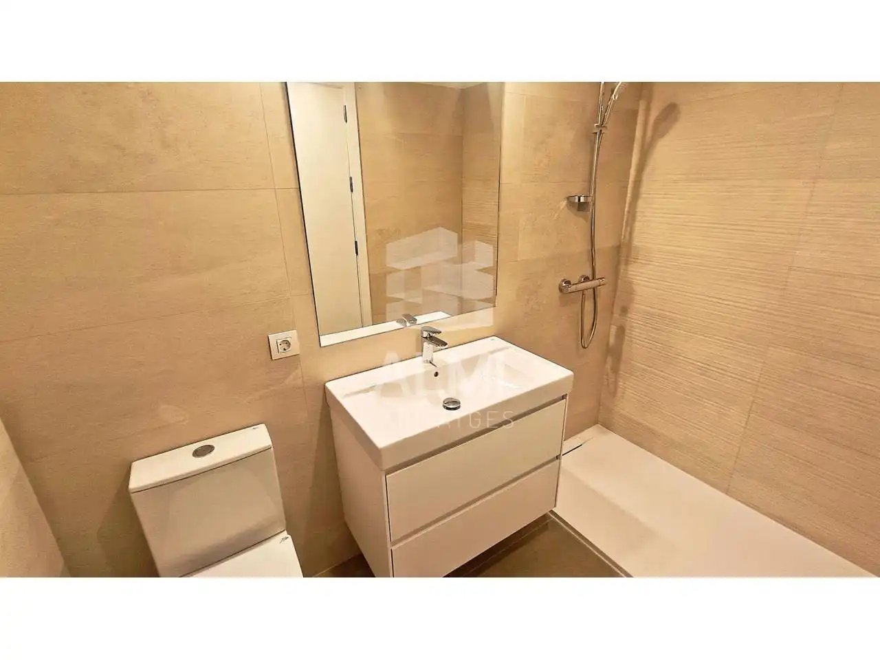 Bany de Apartament de lloguer en Barcelona amb Aire condicionat, Calefacció i Parquet