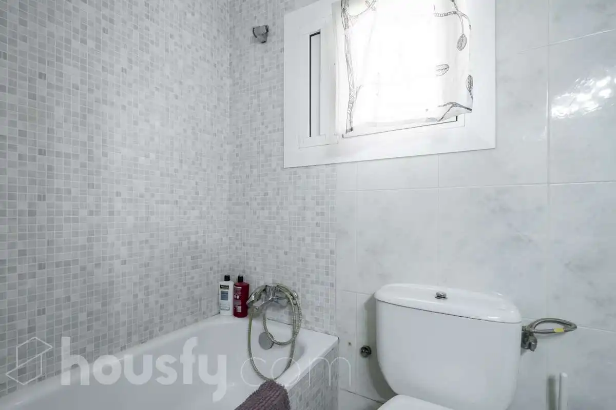Bathroom of Attic for sale in L'Hospitalet de Llobregat  with Air Conditioner and Terrace