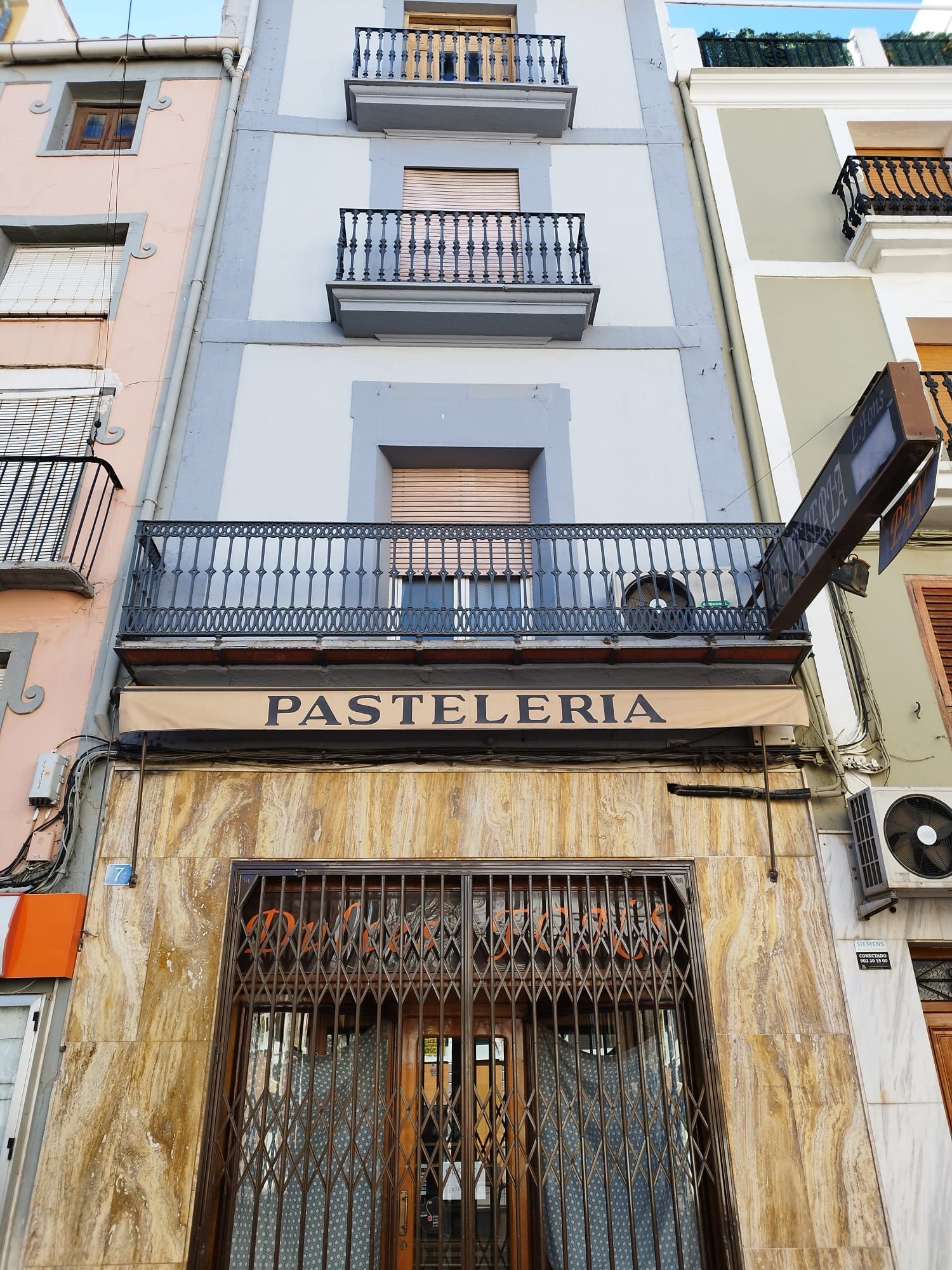 Exterior view of House or chalet for sale in Requena  with Terrace and Balcony