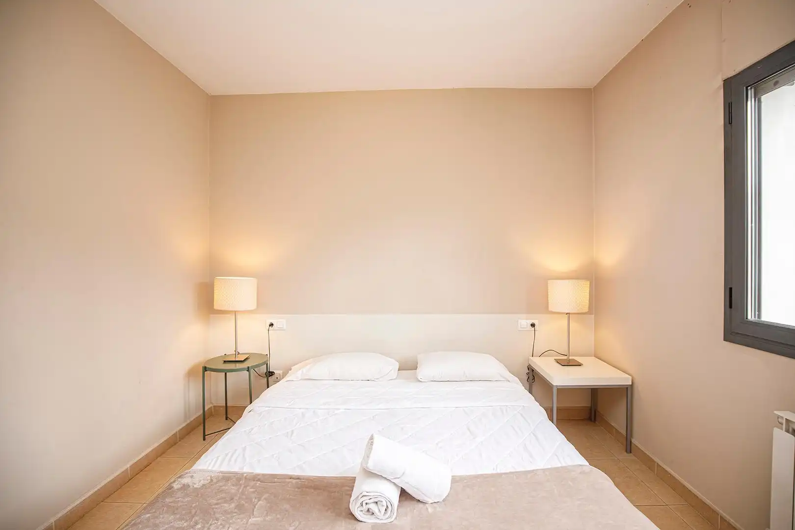 Schlafzimmer von Wohnungen zur Miete in Girona mit Heizung, Terrasse und Möbliert