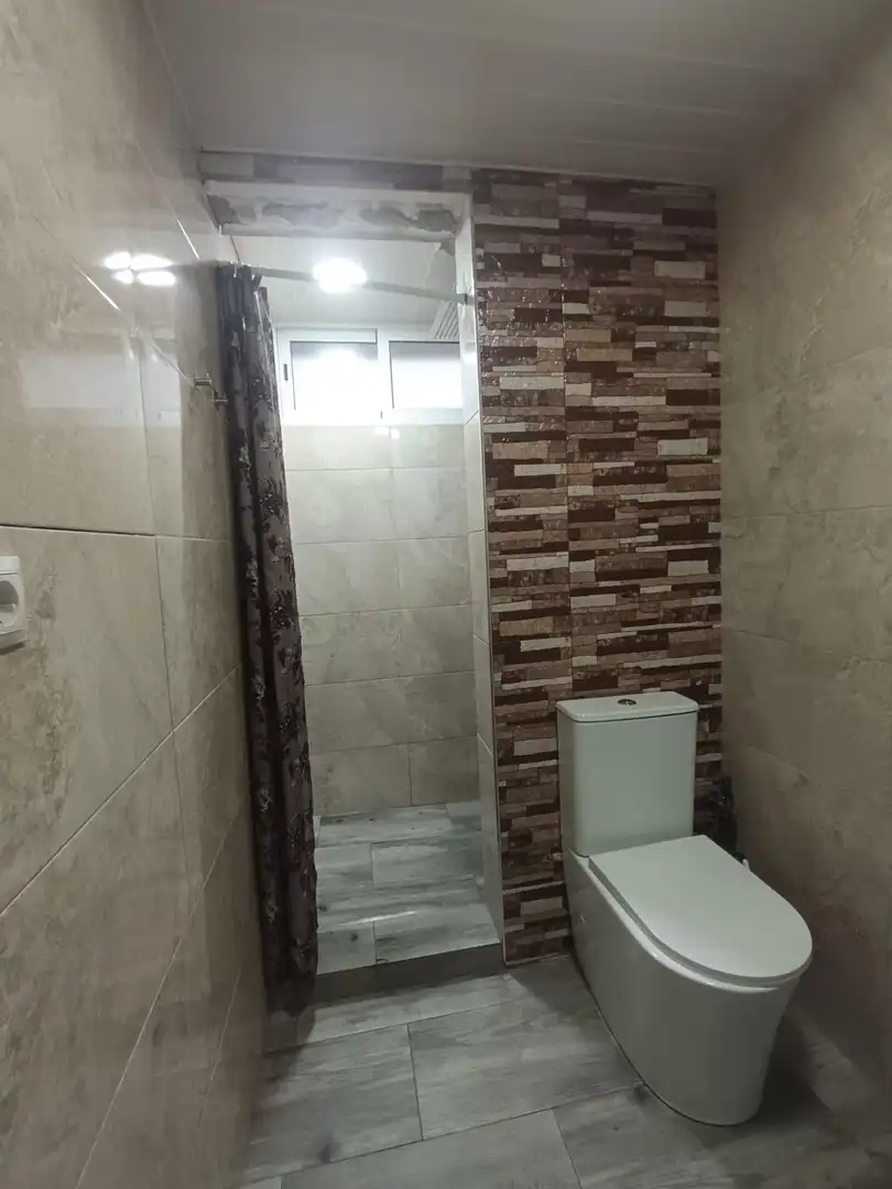 Bathroom of Flat for sale in Sevilla  with Air Conditioner and Furnished