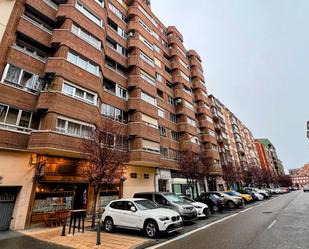Exterior view of Flat for sale in Valladolid Capital  with Heating, Parquet flooring and Terrace