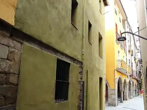 Vista exterior de Dúplex en venda en Sant Joan de les Abadesses amb Traster, Moblat i Balcó