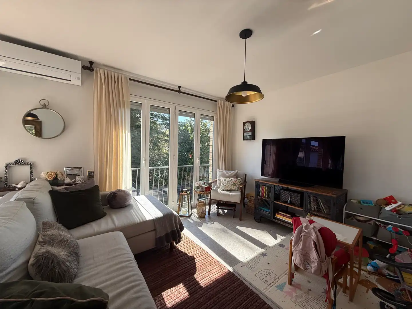 Sala de estar de Casa o chalet en venta en Besalú con Aire acondicionado, Calefacción y Jardín privado