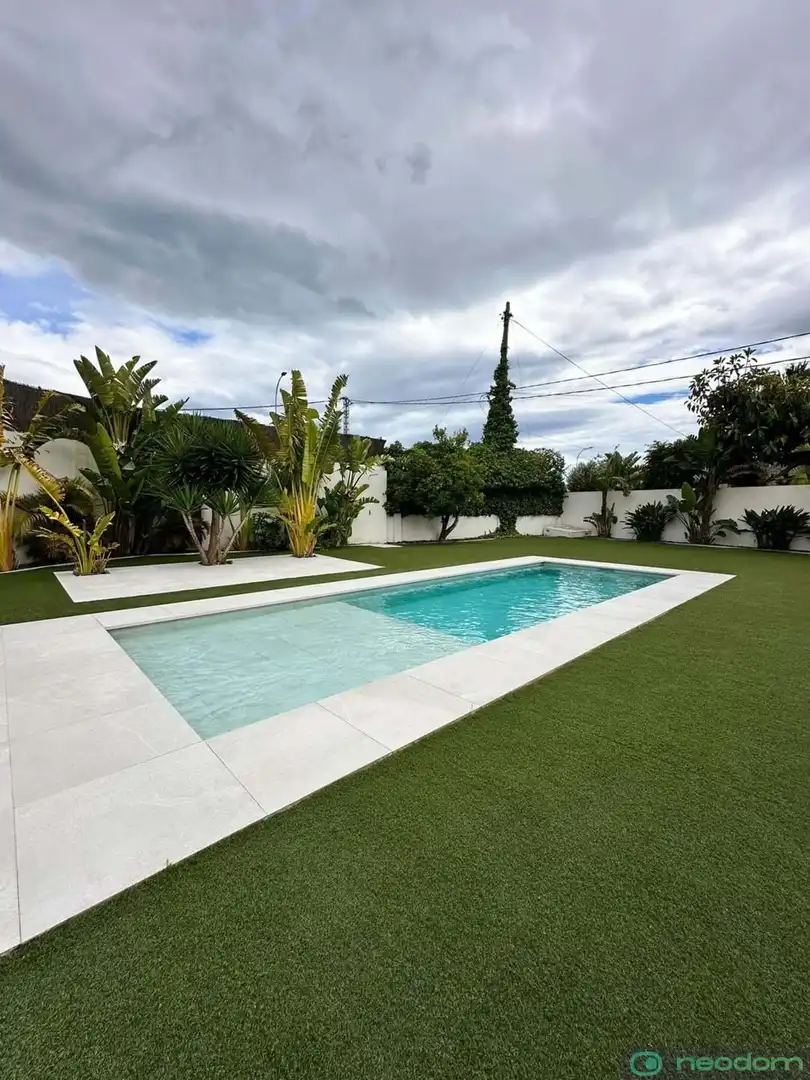 Swimming pool of Houses for sale in L'Alfàs del Pi  with Air Conditioner, Heating and Swimming Pool