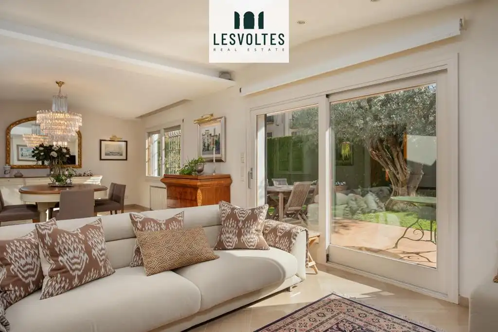Sala de estar de Casa o chalet en venta en La Bisbal d'Empordà con Aire acondicionado, Calefacción y Jardín privado