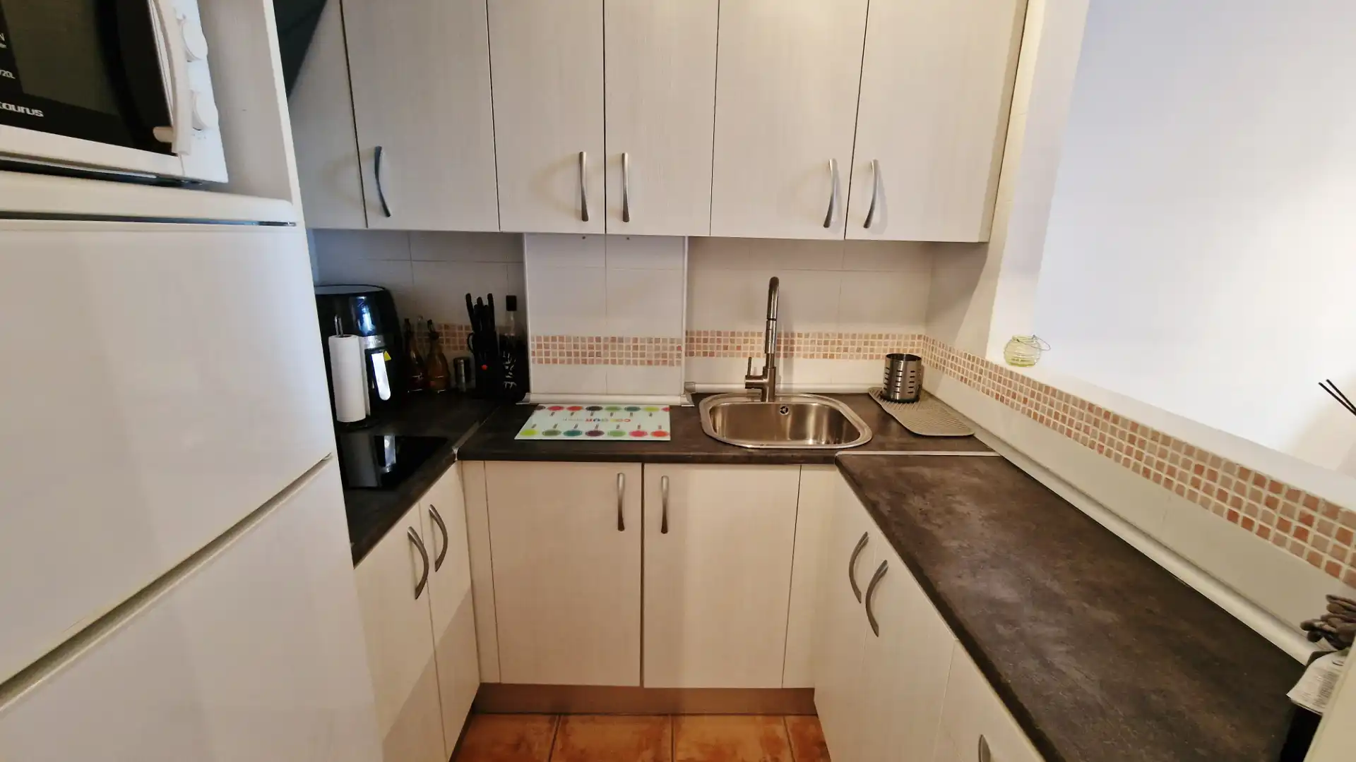 Cuina de Apartament en venda en Vélez de Benaudalla amb Moblat, Forn i Rentadora
