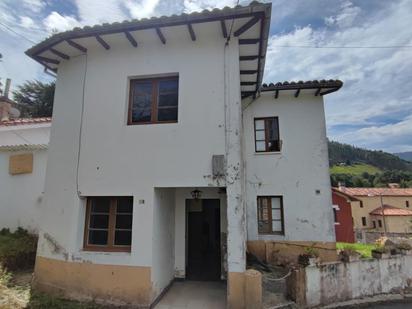 Exterior view of House or chalet for sale in Llanes