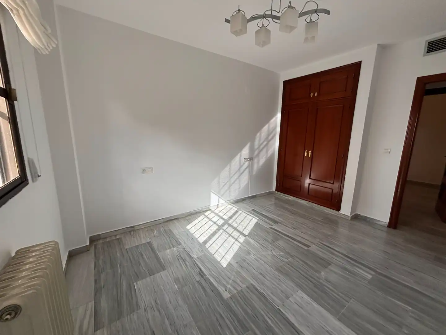 Bedroom of Flat for rent in Granada  with Air Conditioner, Heating and Washing machine