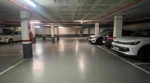 Plaza coche grande Carrer Marina, imatge 2
