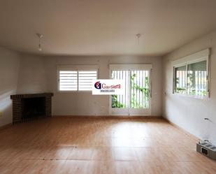 Sala d'estar de Casa o xalet en venda en Otero amb Calefacció i Terrassa