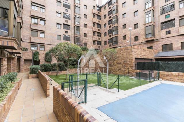 Piso en Alquiler en Calle VALLE DEL SILENCIO en Valdezarza