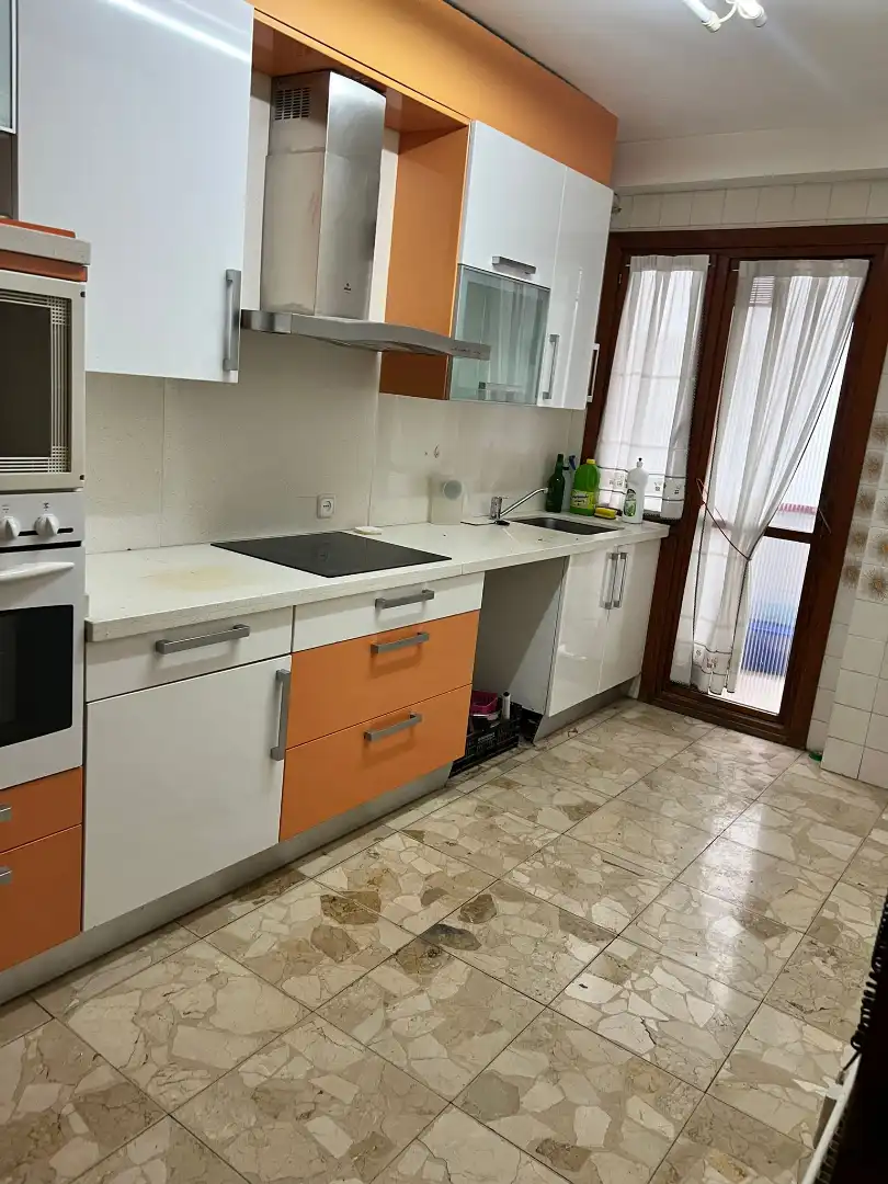 Cocina de Piso en venta en Oviedo  con Calefacción, Parquet y Terraza