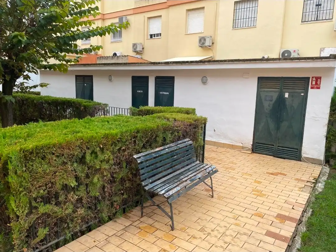 Vista exterior de Dúplex de alquiler en Dos Hermanas con Aire acondicionado, Calefacción y Parquet