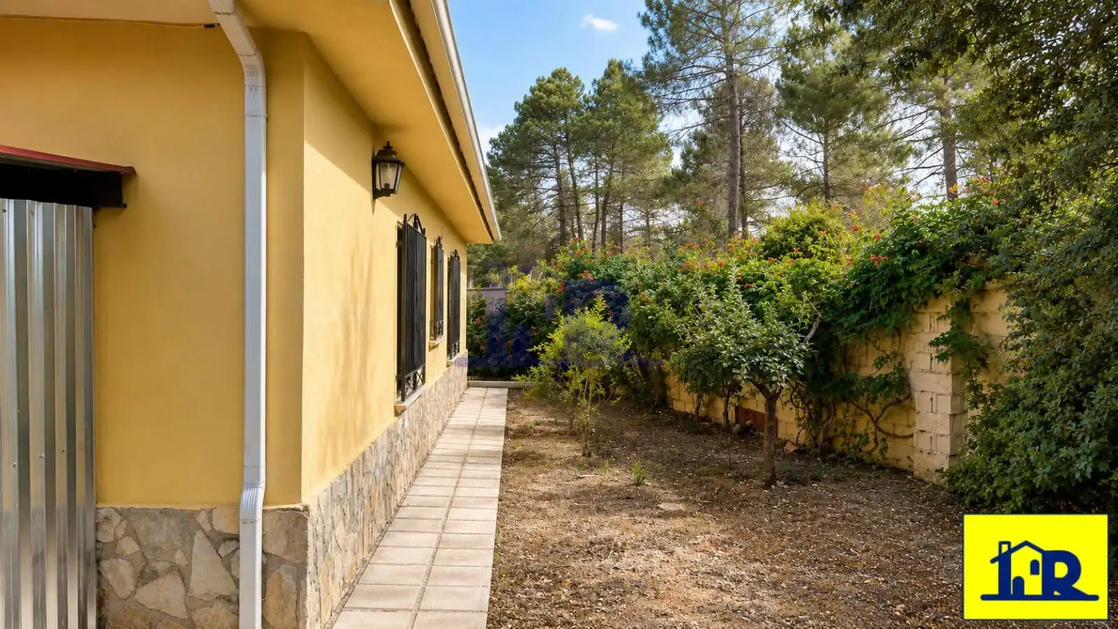 Garden of Houses for sale in Cuenca  with Heating and Storage room