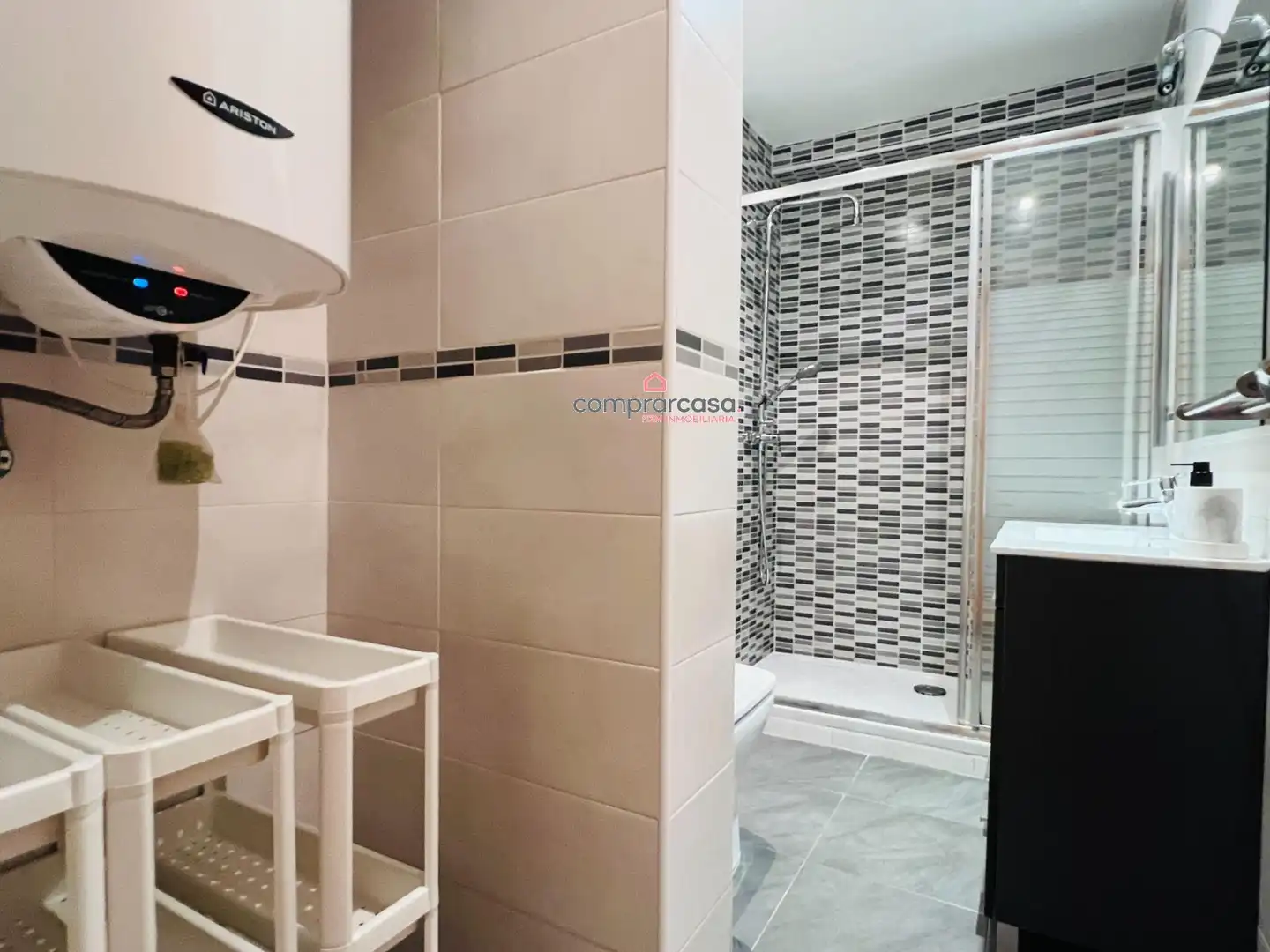 Baño de Piso de alquiler en A Coruña Capital  con Amueblado