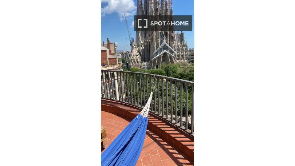 Flat with terrace to rent in Eixample