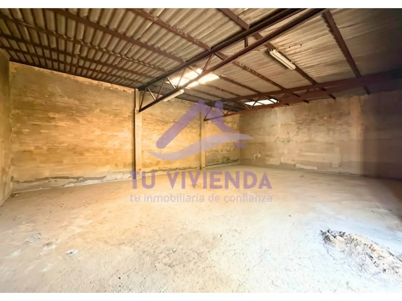 Fabrikhallen zum Verkauf in Saldaña