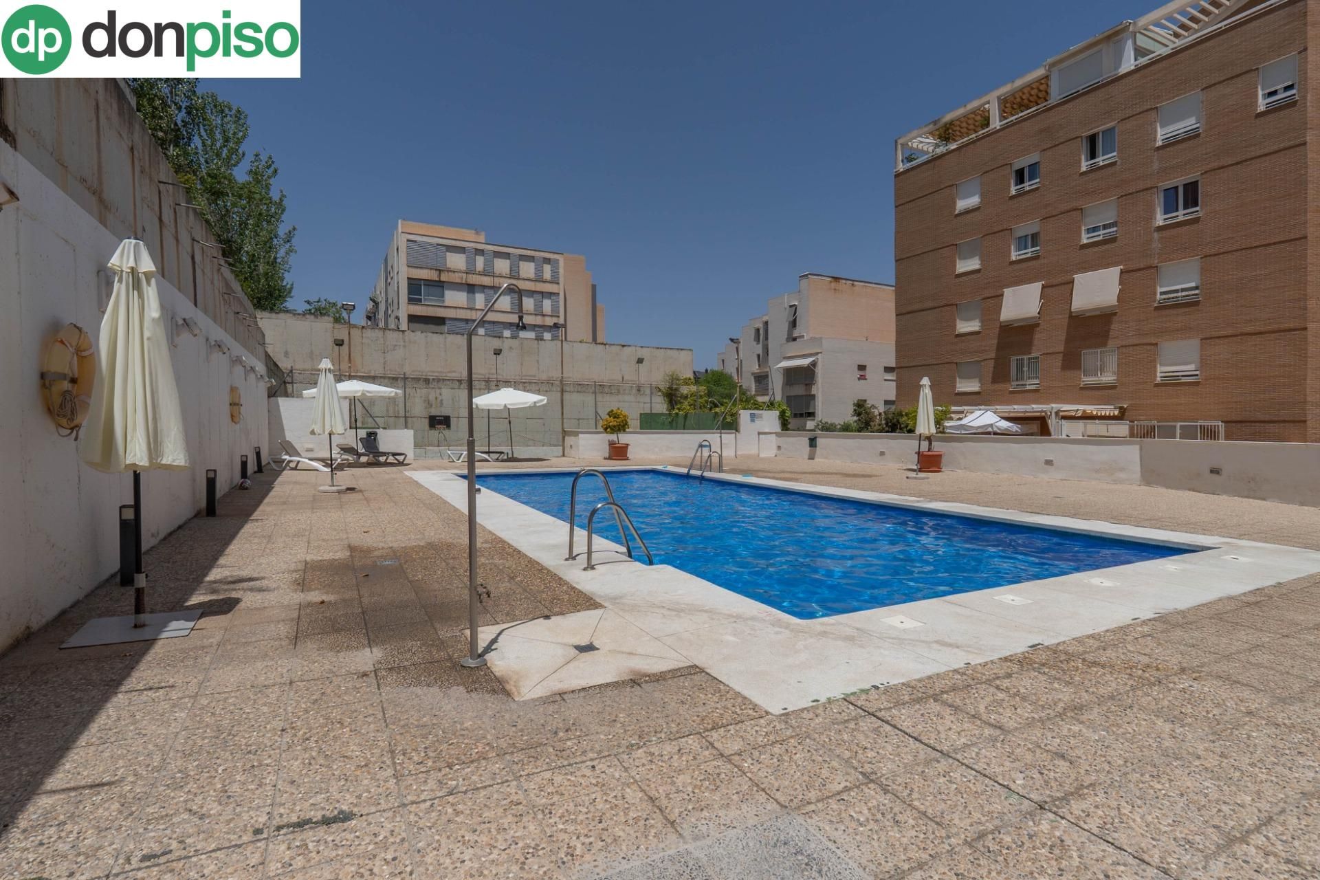 Piscina de Pis de lloguer en  Granada Capital amb Aire condicionat, Calefacció i Jardí privat