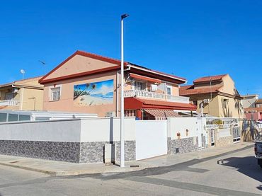 Maison mitoyenne avec balcon à vendre à Santiago de la Ribera